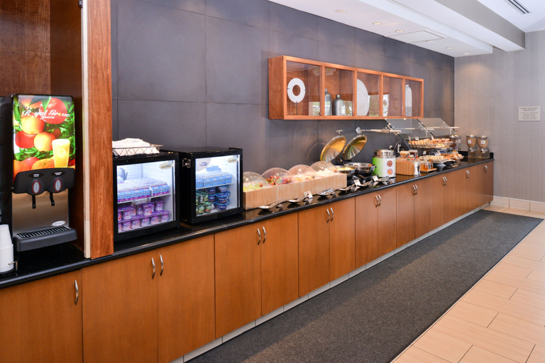 Food & Drinks 5, SpringHill Suites by Marriott Corona Riverside, Riverside