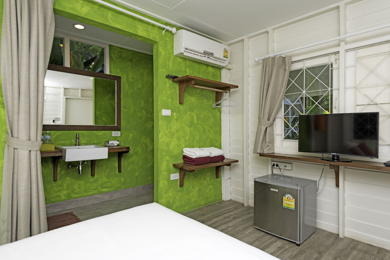 Bathroom 4, Baan Supparod, Muang Rayong