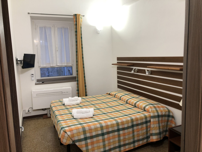 Bedroom 4, Hotel Cairoli, Genova