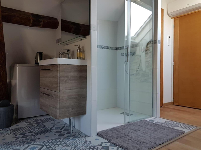 Bathroom 5, Les chambres d'Orsay, Essonne