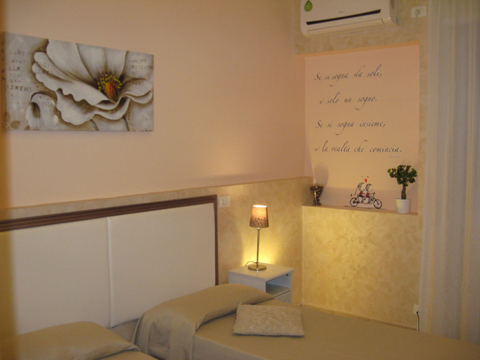 Bedroom 2, B&B RomAntica Home, Rome