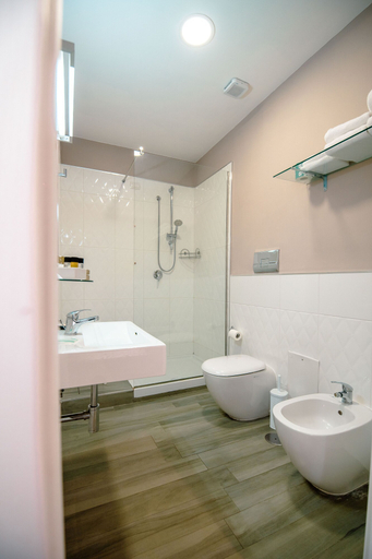 Bathroom 5, Hotel Bruman Salerno, Salerno
