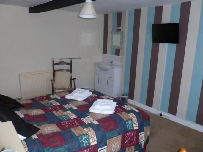 Bedroom 2, Belle Vue Hotel, Powys