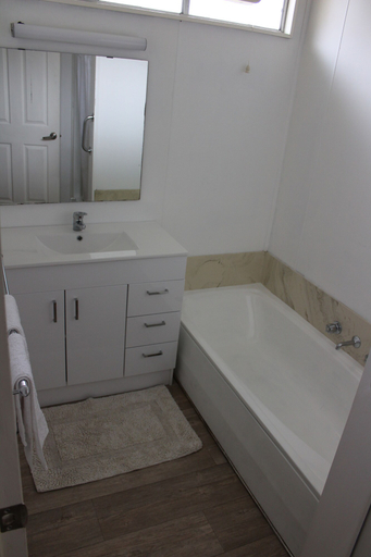 Bathroom, Nathan's Place, Wangaratta - South