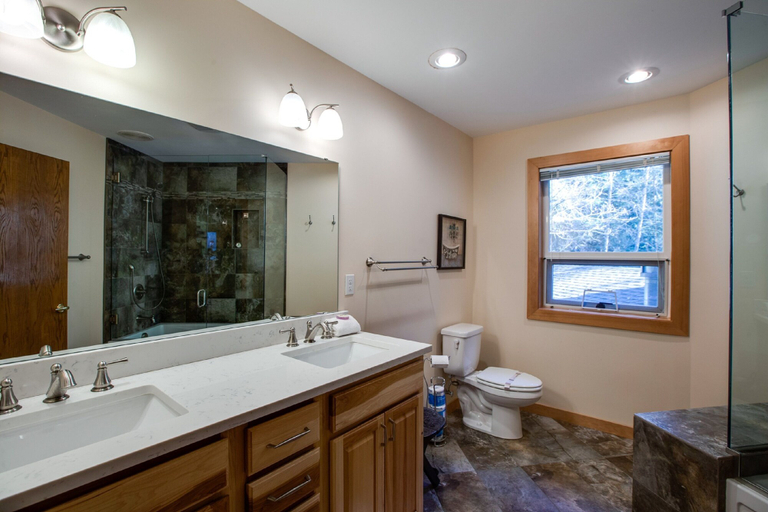 Bathroom 4, 13SL - Hot Tub - Pets OK - WiFi - Sleeps 8, Whatcom
