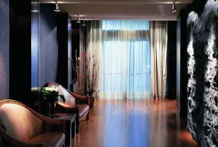 Others 5, Hotel La Fenice, Catania
