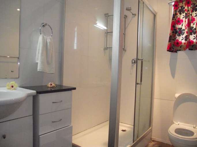 Bathroom 4, Hibiscus Apartments Fiji, Ba