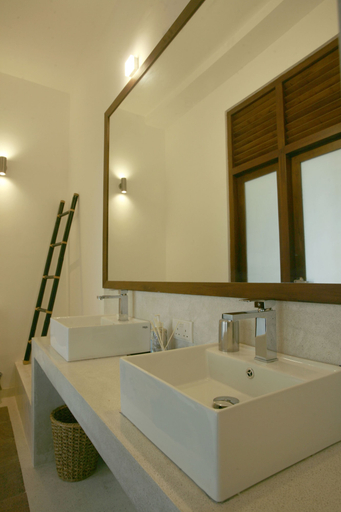 Bathroom 3, Sea Heart House on Koggala Lake, Habaraduwa