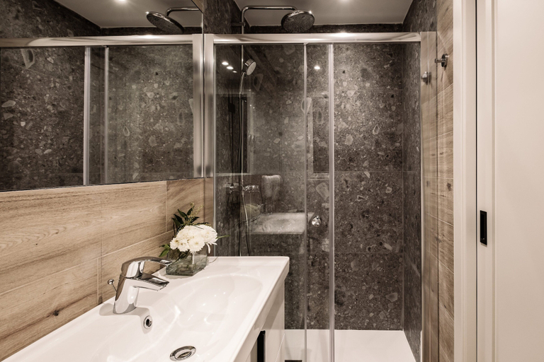 Bathroom 3, Amery House