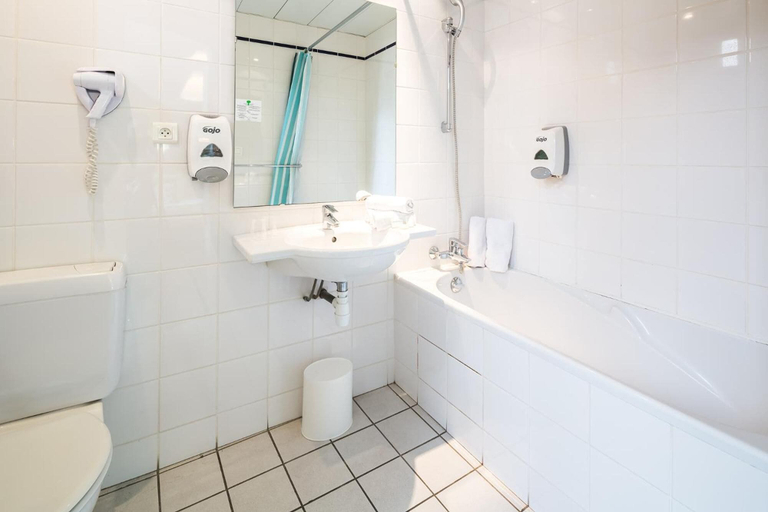 Bathroom 4, Hotel Notre- Dame de France, Hautes-Pyrénées
