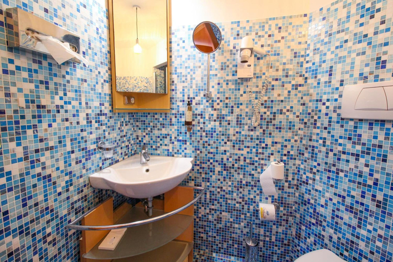 Bathroom 5, Grand Hotel Esplanada, Venezia