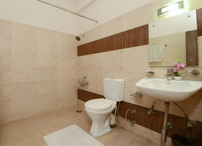 Bathroom 3, Hotel Maniram Palace, Agra