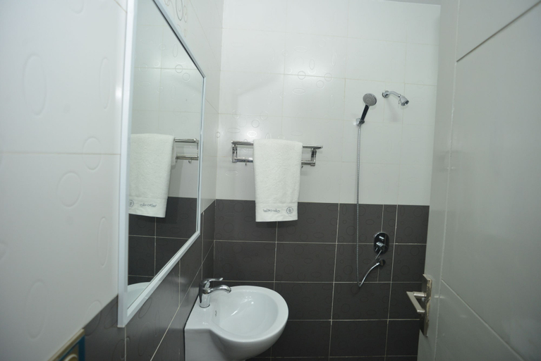 Bathroom 3, Jess Hotel Kpalimé, Kloto