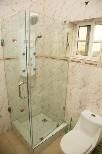 Bathroom 3, Josto's Place, AbujaMun