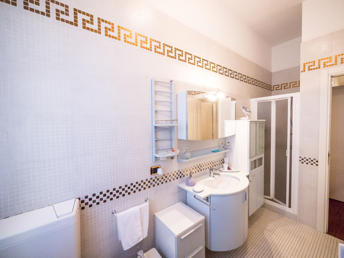 Bathroom 5, Villa Bellini, Ferrara