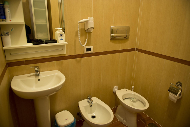 Bathroom 5, I Delfini, Salerno