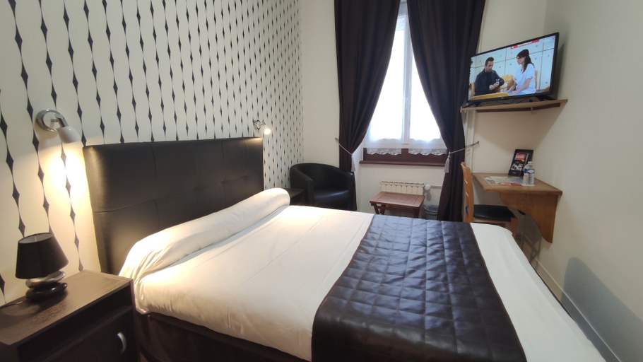 Bedroom 4, Hotel d'Angleterre, Manche
