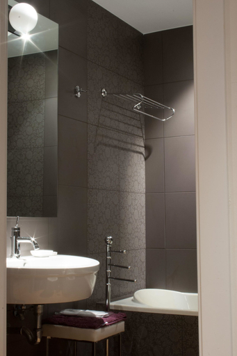 Bathroom 4, Masseria Olivola, Benevento