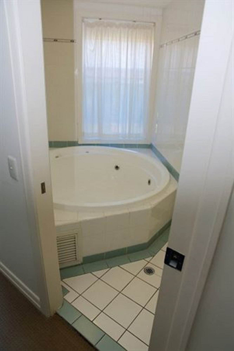 Bathroom 3, Arc Resort, Gold Coast