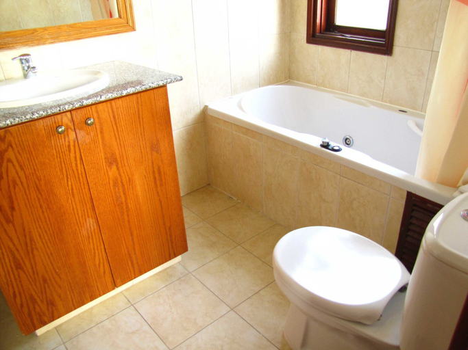 Bathroom 4, Webooking Knossos Villa