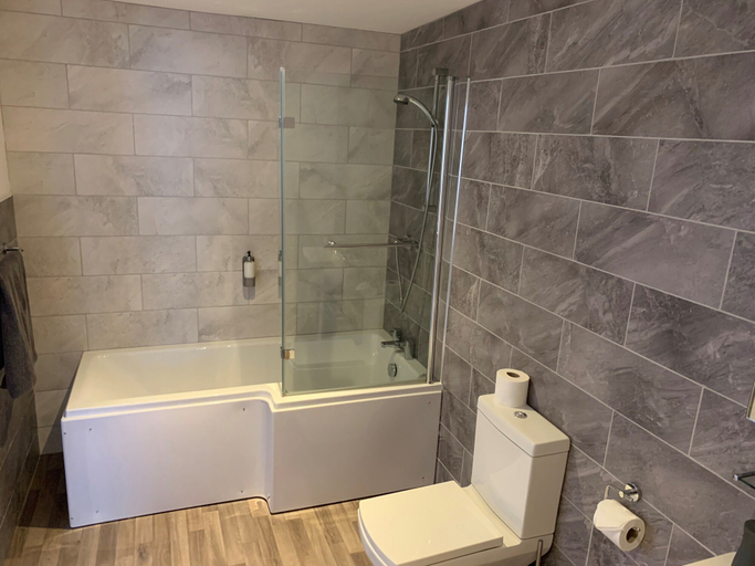 Bathroom 3, Fornham Guest House, Surrey