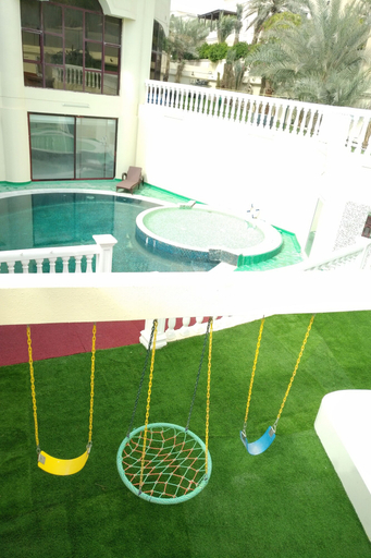 Sport & Beauty 5, Emirates Hills Lake View Villa, Dubai