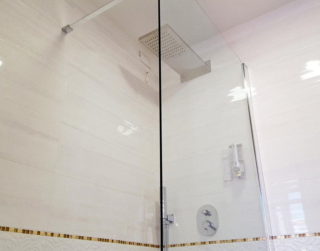 Bathroom 5, Brezza Marina Luxury Rooms, Cagliari
