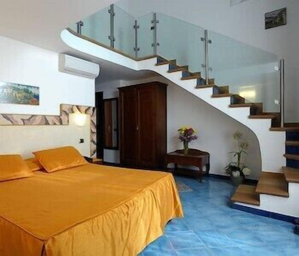Bedroom 3, Hotel Floridiana, Salerno