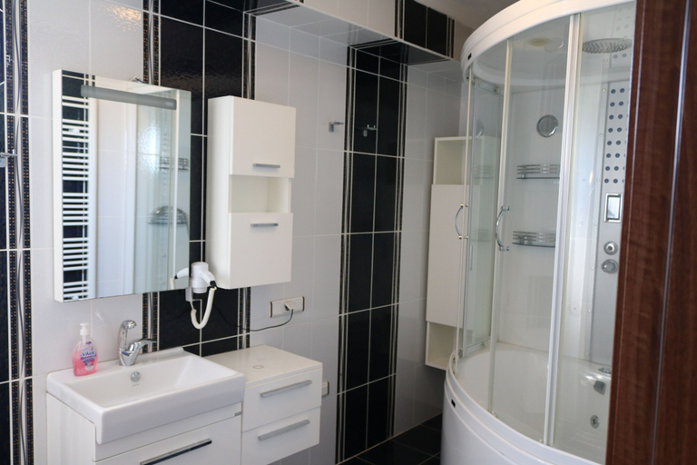 Bathroom 3, Asfar Villa, Merkez