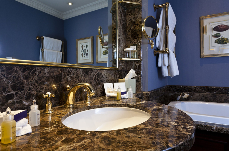 Bathroom 5, Celtic Manor Resort, Newport