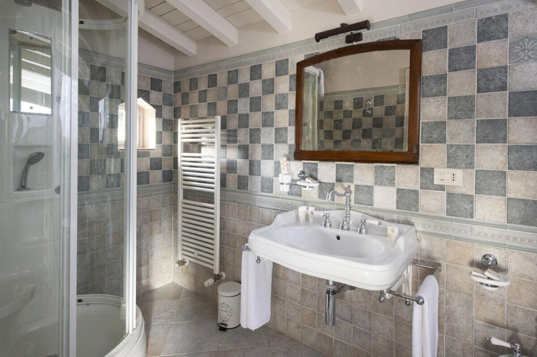Bathroom 3, Villa Zelma, Pistoia