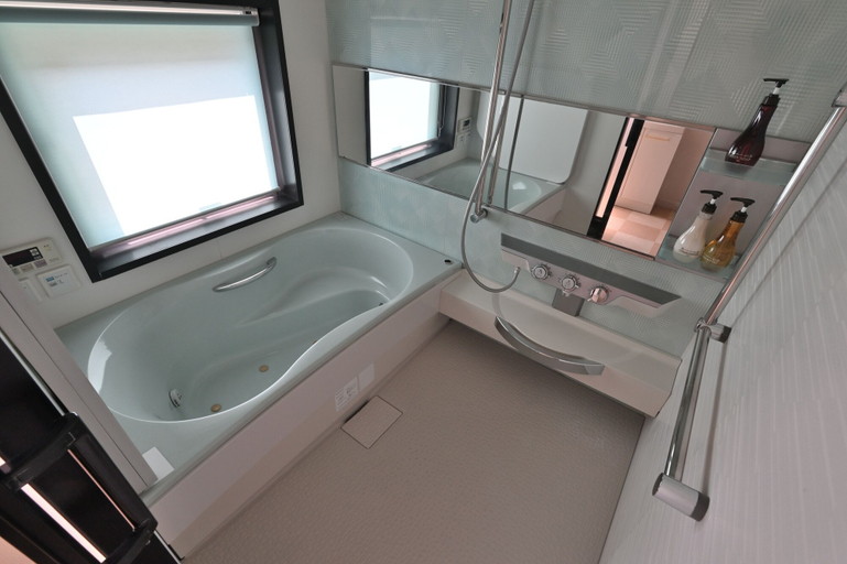 Bathroom 3, Casi 15, Furano