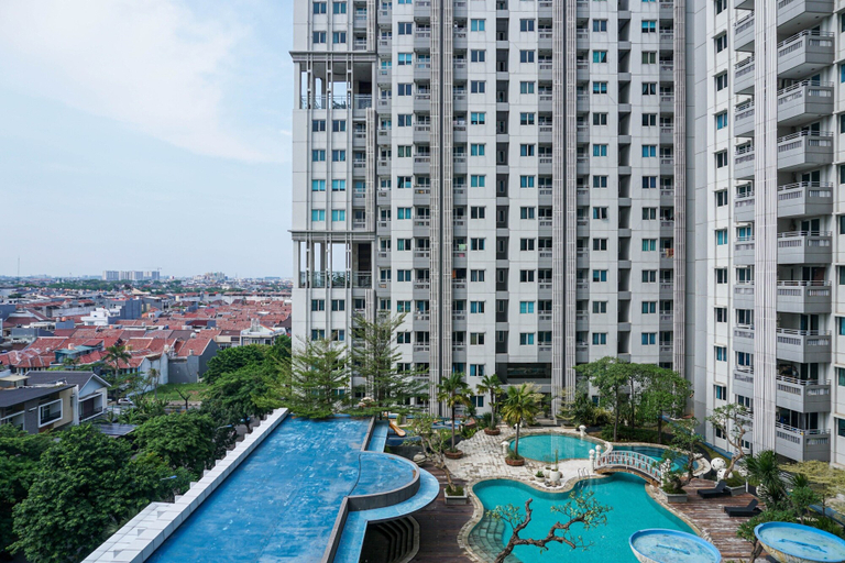 Exterior & Views 3, 2Bedroom Sky Terrace Apartment with Pool View By Travelio, West Jakarta