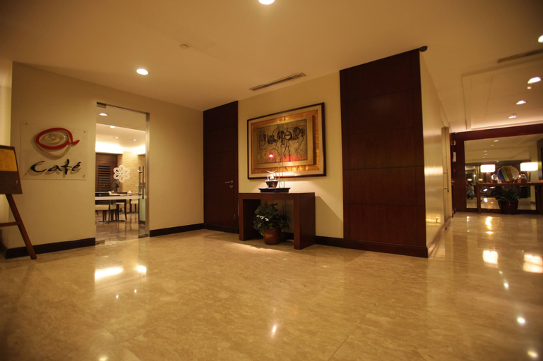 Others 1, Amorsolo Mansion, Makati City