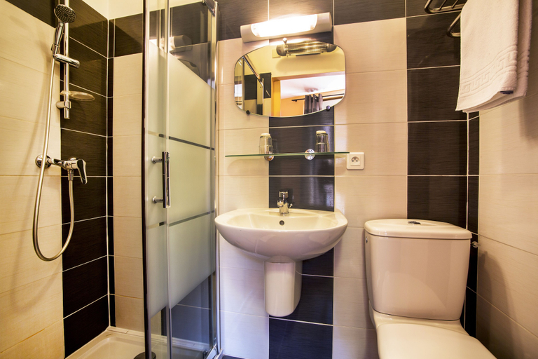 Bathroom 4, Le Dauphin Hotel, Corse-du-Sud