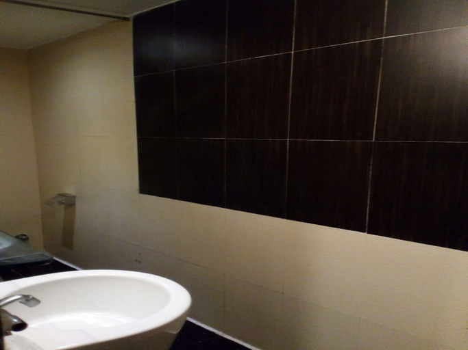 Bathroom 4, Orritel West, Mumbai Suburban