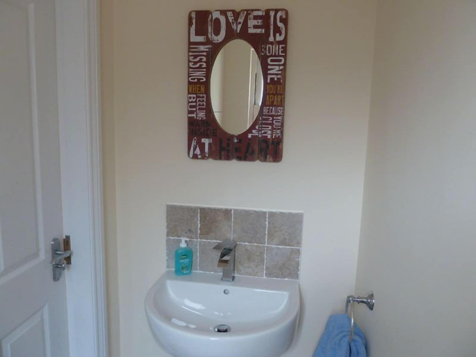 Bathroom 3, Oatlands Self Catering Cottages, Lisburn and Castlereagh