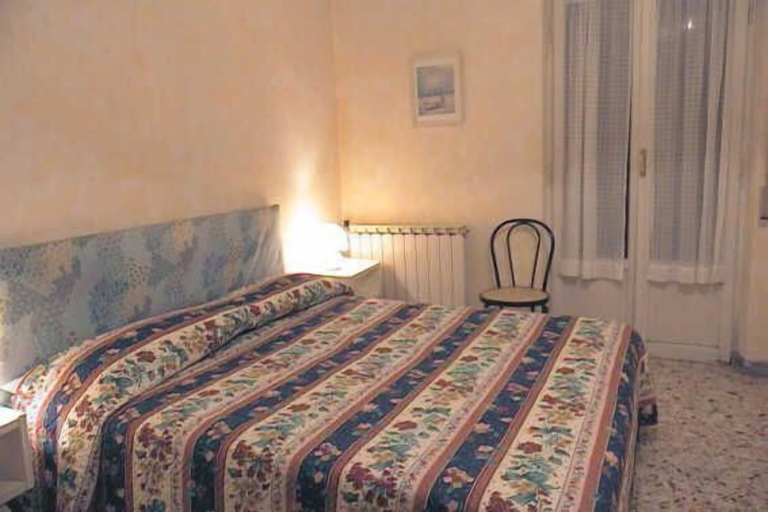 Bedroom 2, Roma, Rome