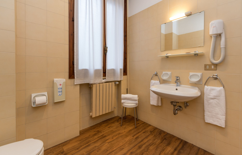 Bathroom 4, Hotel Casa del Pellegrino, Padua