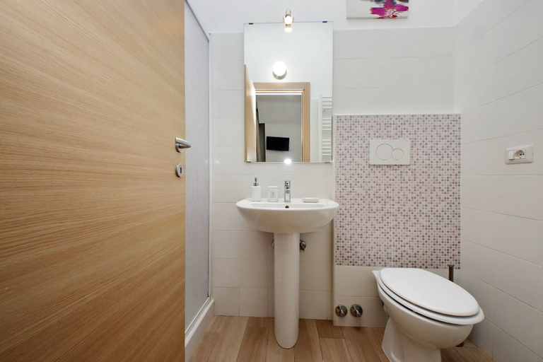 Bathroom 4, Dream City Rome, Roma