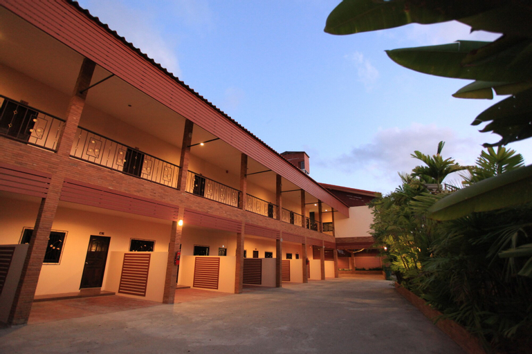 Exterior & Views 20