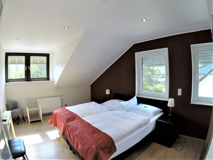 Bedroom 5, Landgasthof Ralinger Hof, Trier-Saarburg