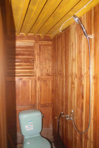 Bathroom 3, Boat Charter KM.Caroline, West Manggarai