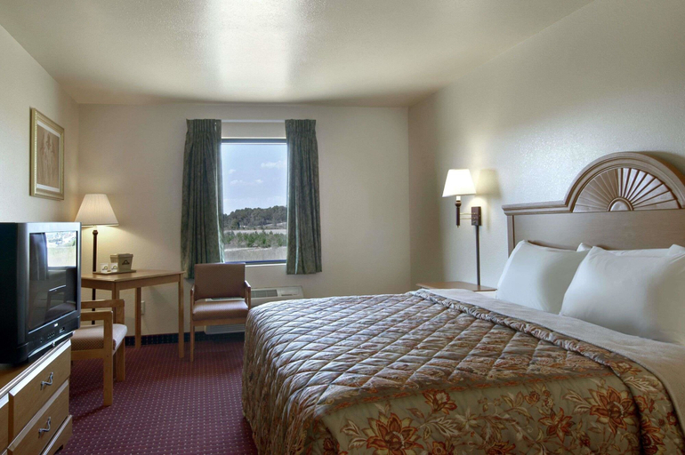 Bedroom 4, Days Inn by Wyndham Centre, Cherokee