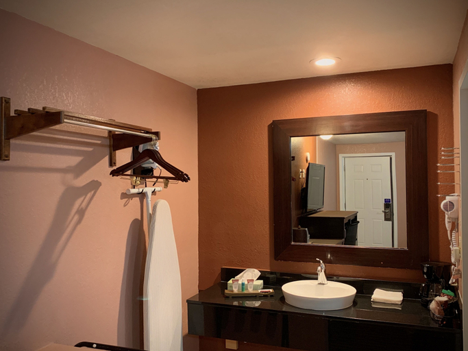 Bathroom 4, Annie Oakley Motel Oakley, Logan