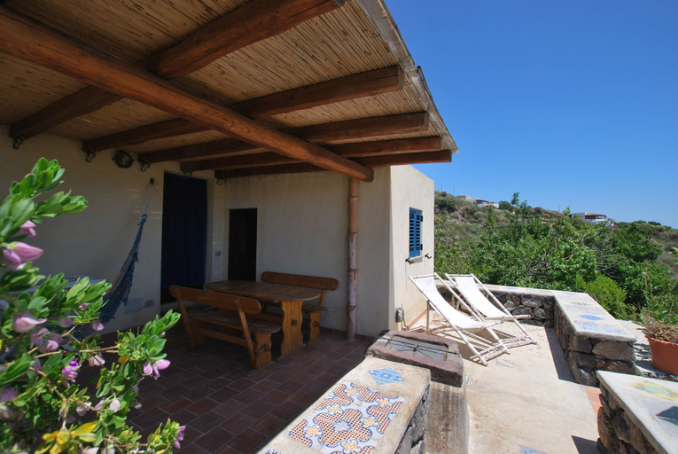 Others 5, Villetta Terasia, Messina
