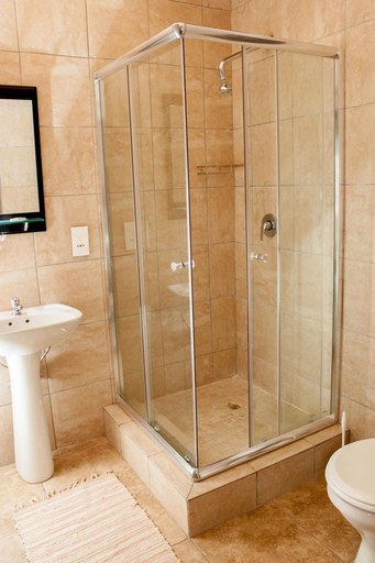 Bathroom 5, Oria Guesthouse, City of Cape Town
