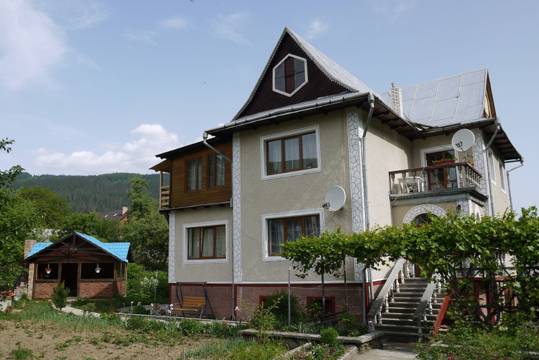 Exterior & Views