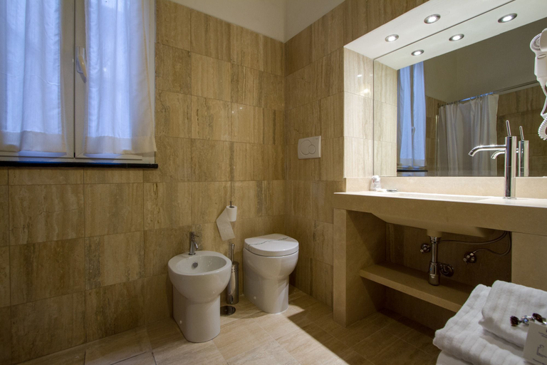 Bathroom 4, Navona Elite, Rome