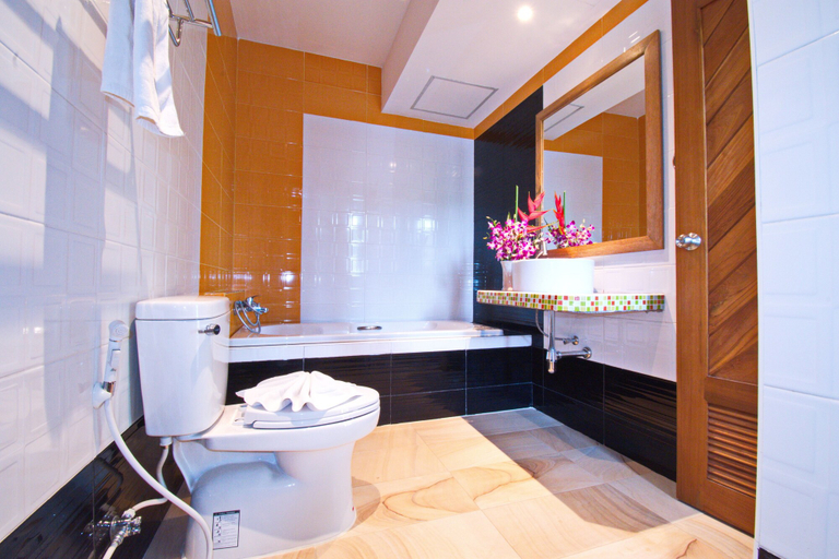 Bathroom 3, Jingjit Hotel, Mueang Krabi